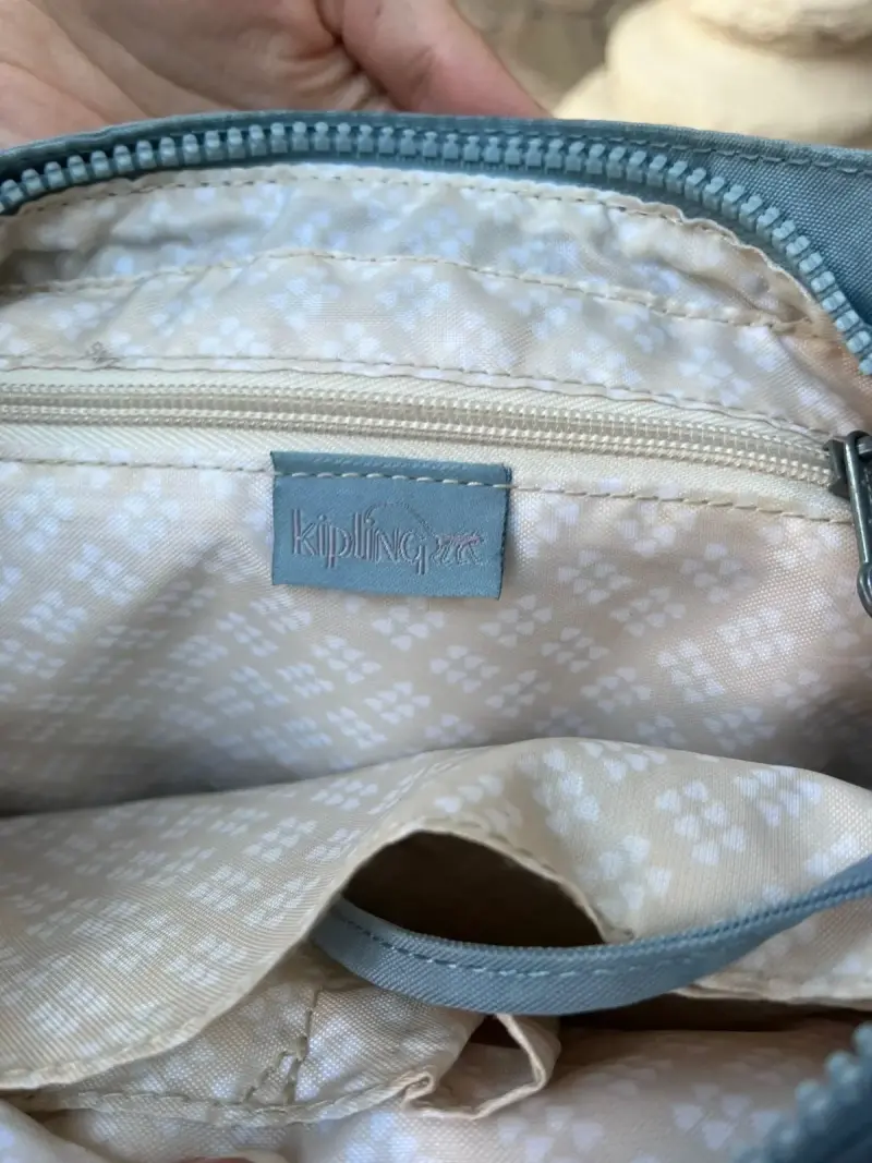 Cartera azul con bolsillo frontal - 3