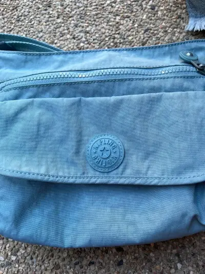 Cartera azul con bolsillo frontal - miniatura 4