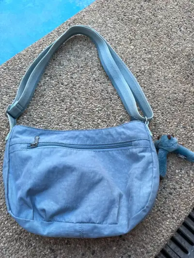 Cartera azul con bolsillo frontal - miniatura 5