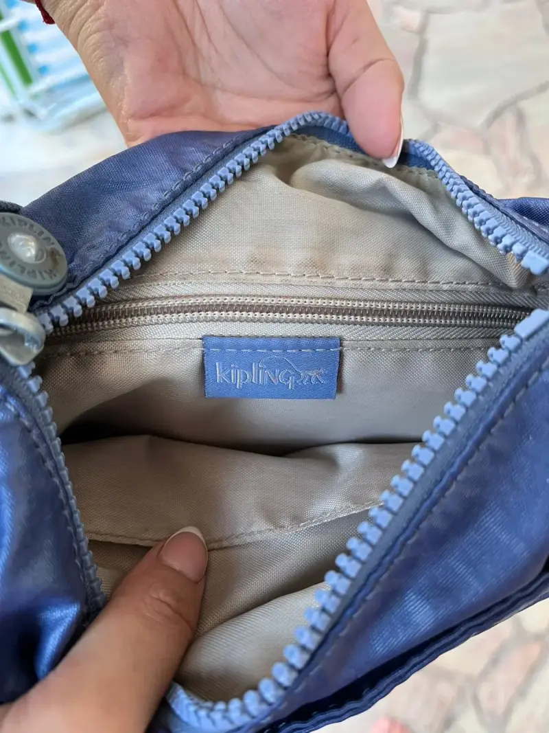 Cartera azul con bolsillo frontal - 6
