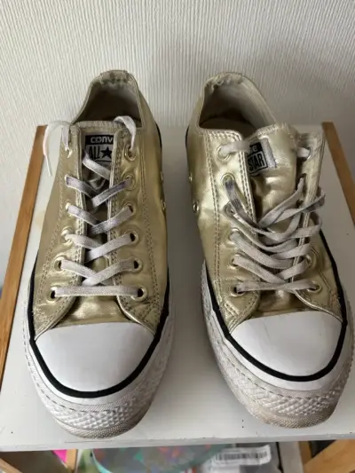 Zapatillas doradas Converse - miniatura 1