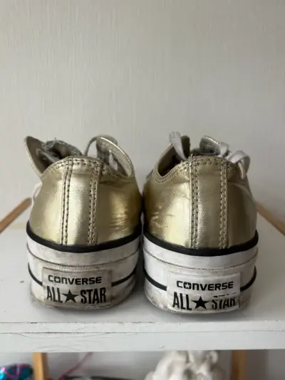 Zapatillas doradas Converse - miniatura 3