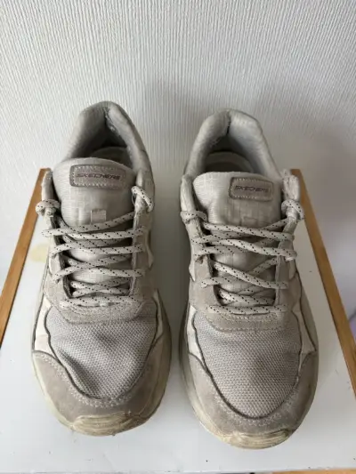 Zapatillas Skechers beige usadas - miniatura 1