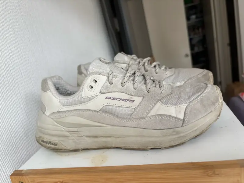 Zapatillas Skechers beige usadas - 2