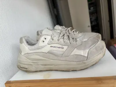 Zapatillas Skechers beige usadas - miniatura 2