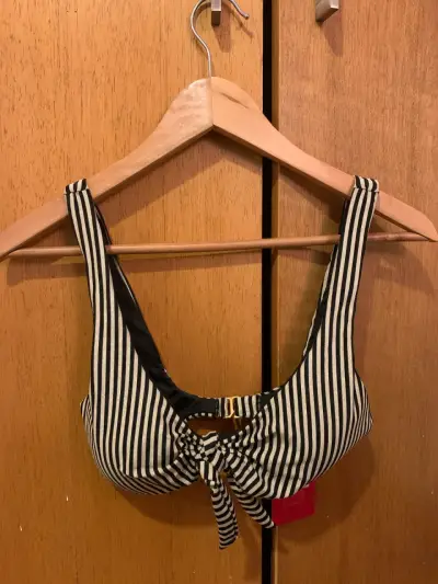 Top bikini a rayas blanco y negro - miniatura 1
