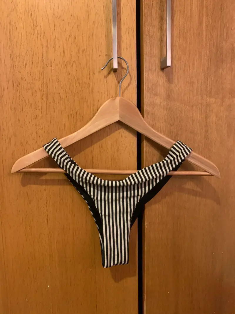 Top bikini a rayas blanco y negro - 3