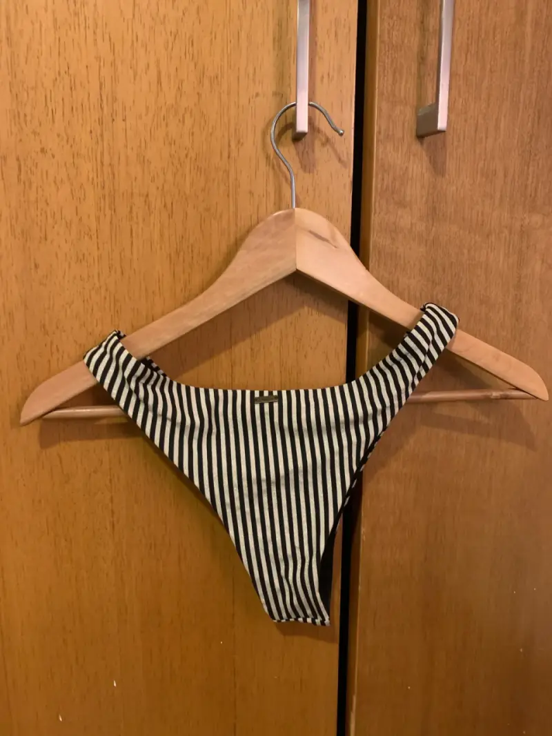 Top bikini a rayas blanco y negro - 4