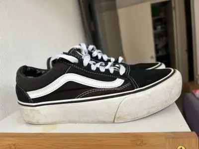 Zapatillas vans negras con blanco - miniatura 2