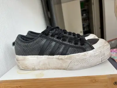 Zapatillas Adidas originales negras - miniatura 2