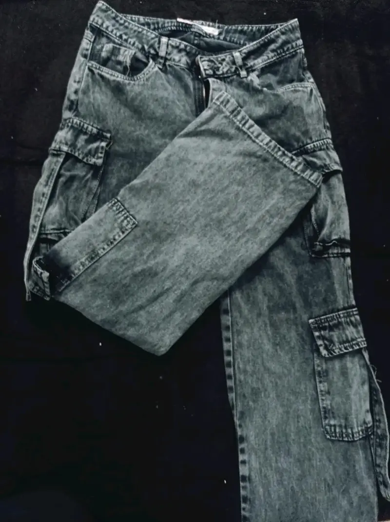 Pantalones cargo gris oscuro