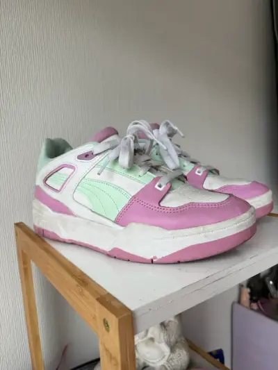 Zapatillas puma blancas y rosadas - miniatura 1