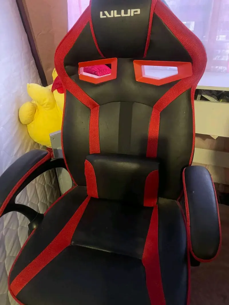 Silla gamer LVLUP rojo y negro