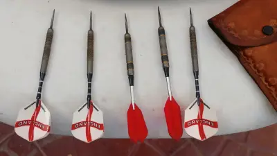Tablero con dardos Harrows original. - miniatura 3