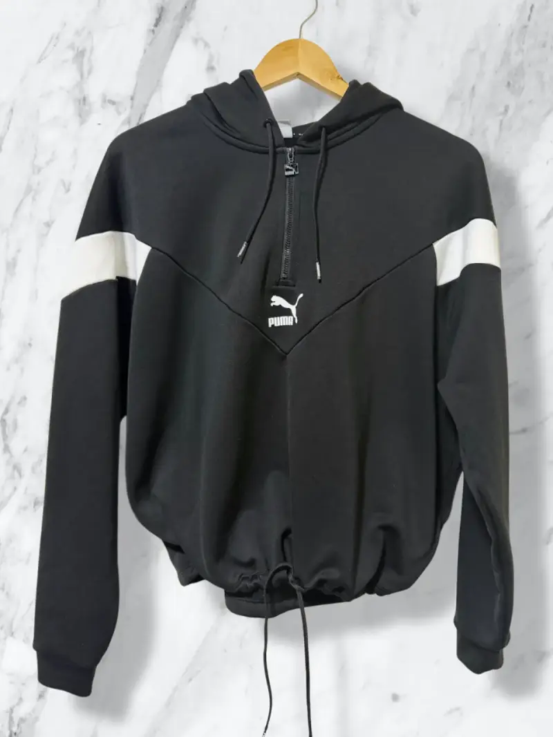Polerón negro con capucha Puma