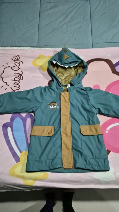 Parka infantil verde con capucha - miniatura 1