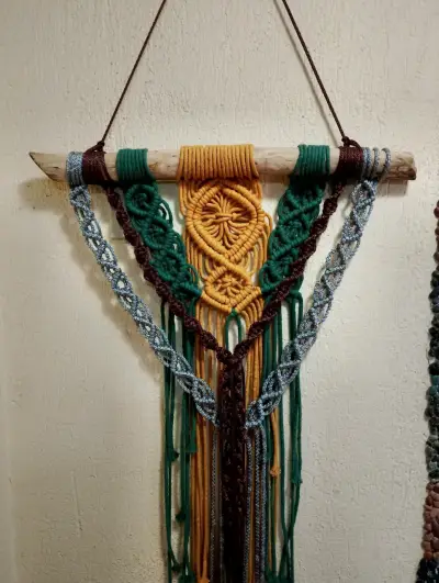 Tapiz de macramé artesanal - miniatura 2