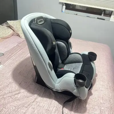 Silla de auto para bebé Safety 1st - miniatura 2