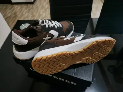 Zapatillas Converse nuevas - miniatura 1