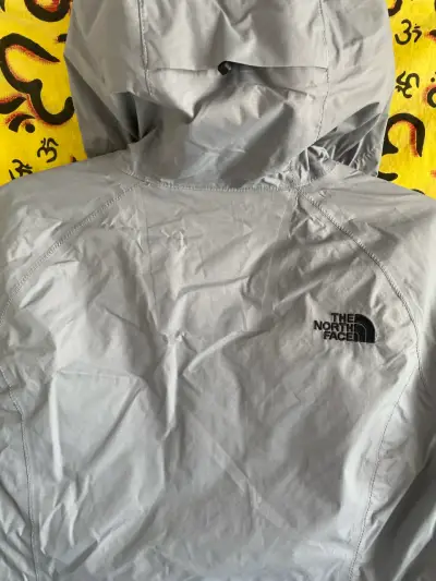 Chaqueta impermeable gris The North Face - miniatura 3
