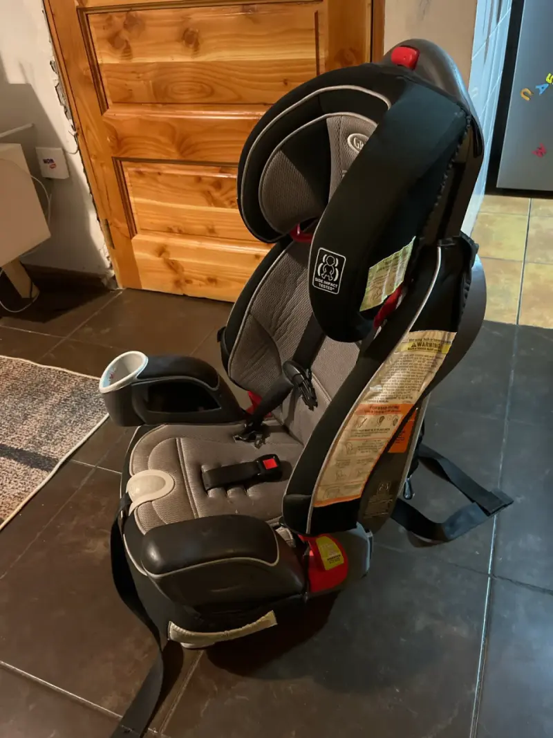 Silla de auto Graco negra y gris - 2