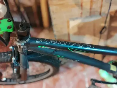 Bicicleta BMX negra y verde - miniatura 4