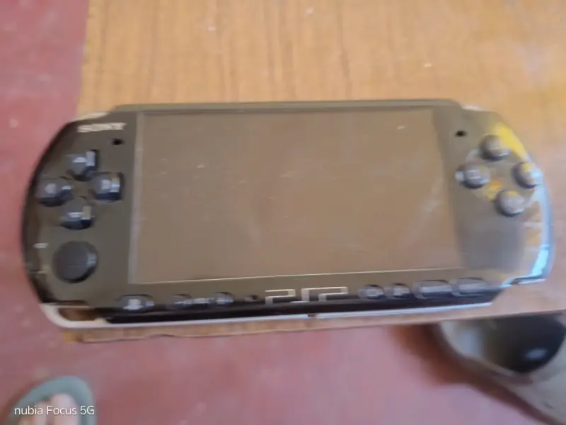 Consola portátil Sony buen estado - 3