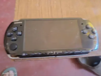 Consola portátil Sony buen estado - miniatura 3