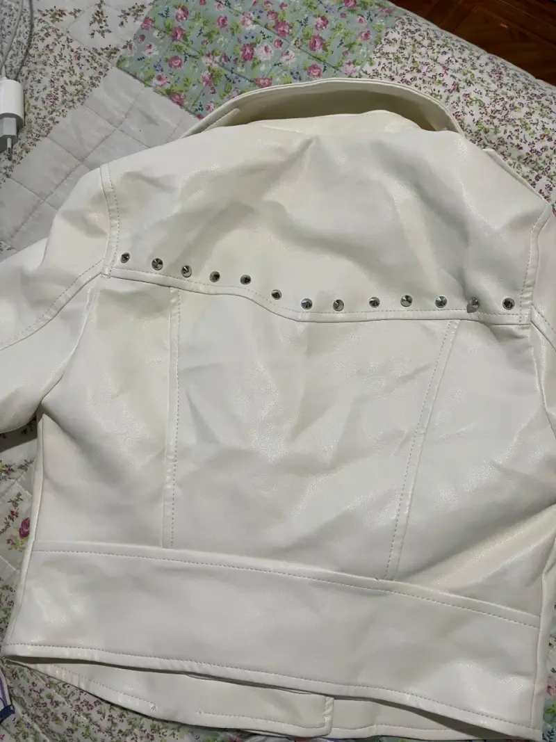 Chaqueta biker blanca con tachas - 2