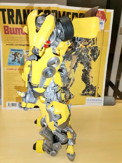 Figura Transformer Bumblebee articulada - miniatura 4