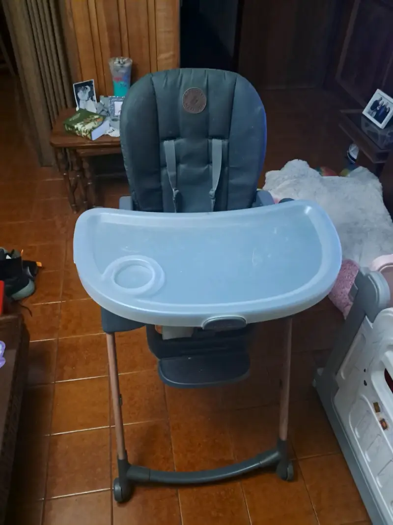 Silla alta para bebé negra - 1
