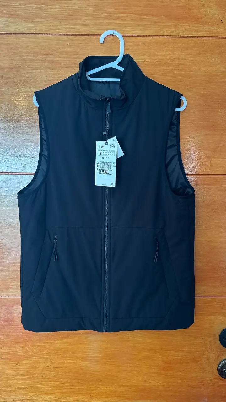 Chaqueta negra sin mangas Zara - 2