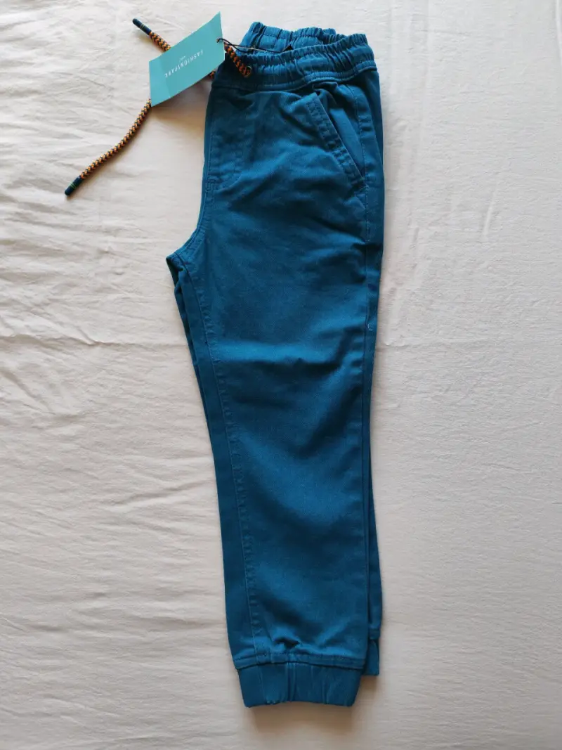 Pantalón azul para niños