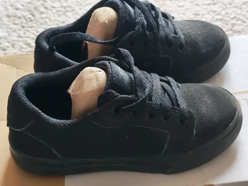Zapatillas negras deportivas - 2