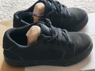 Zapatillas negras deportivas - miniatura 2