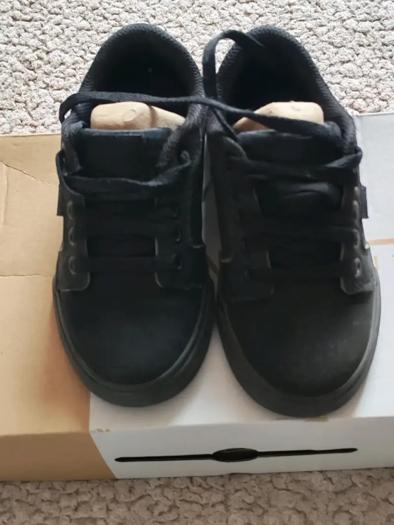 Zapatillas negras deportivas - 3