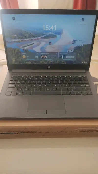 Laptop HP gris 15 pulgadas - miniatura 1