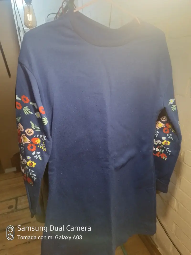 Vestido azul con flores