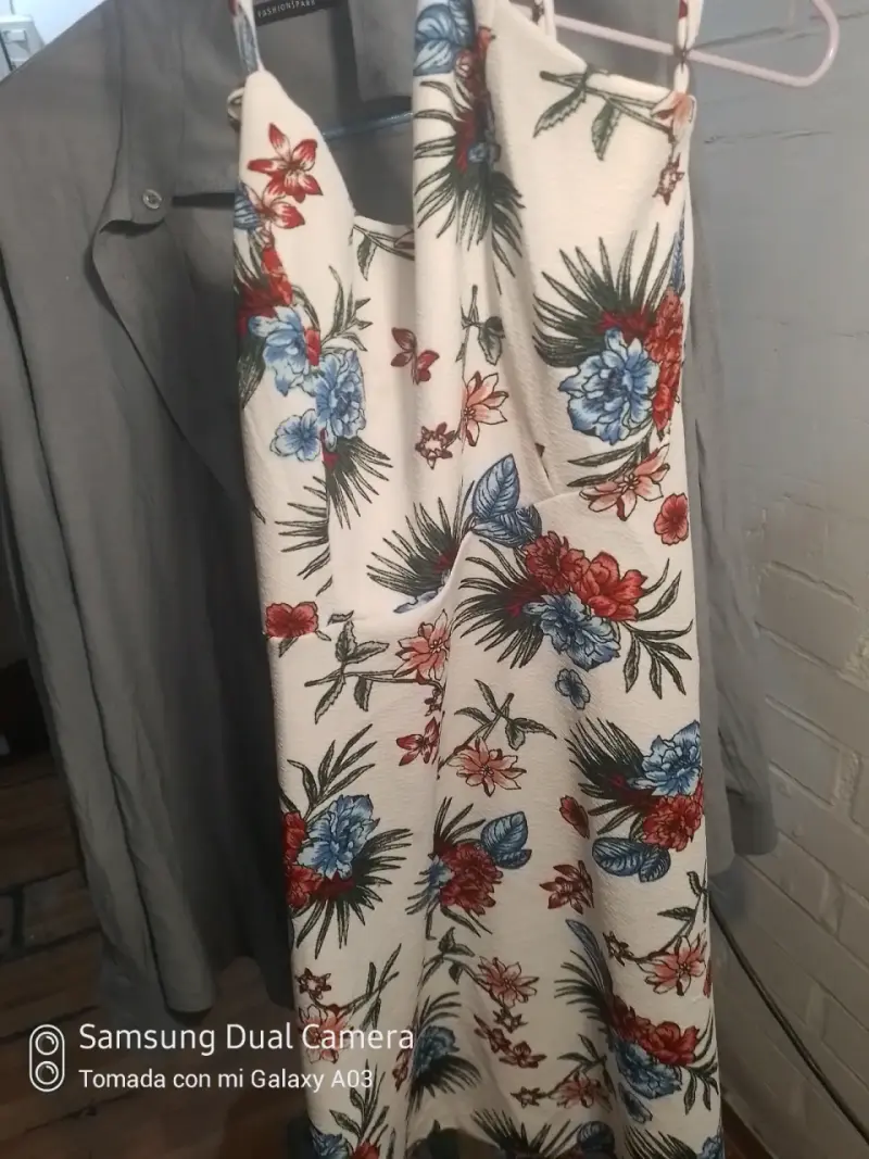 Vestido floral blanco multicolor