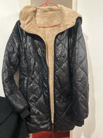 Chaqueta acolchada negra con interior polar - miniatura 1