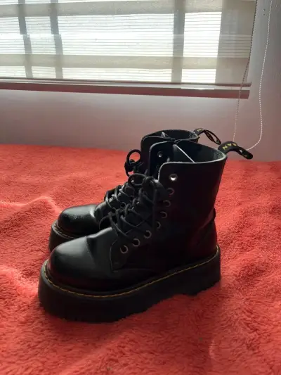 Botas negras estilo militar - miniatura 3
