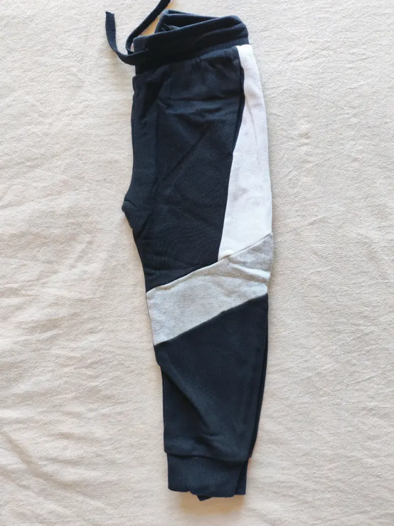 Pantalón deportivo tricolor