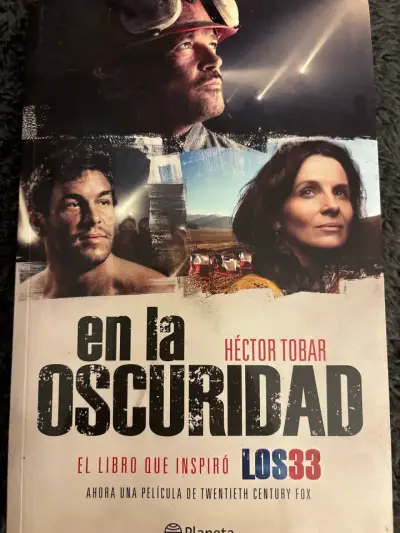 Libro 'En la oscuridad' Héctor Tobar - miniatura 1