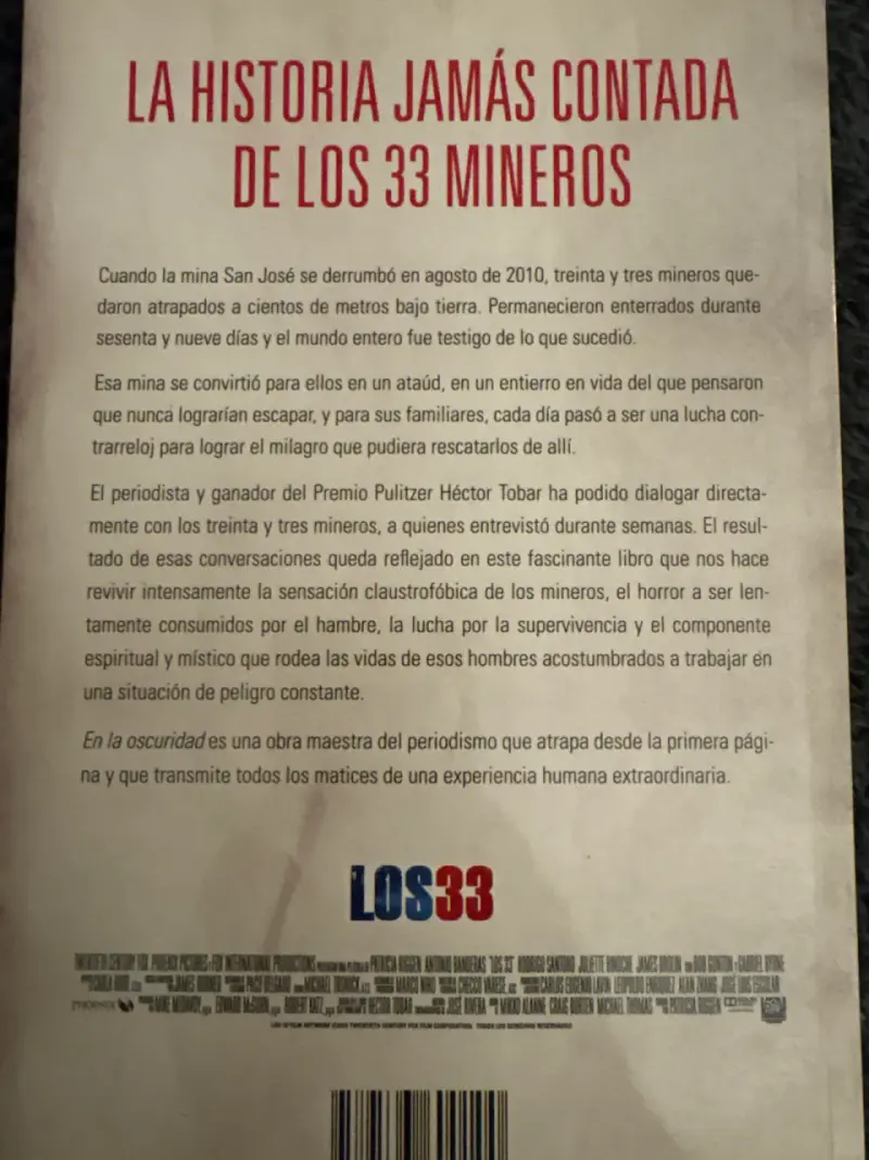 Libro 'En la oscuridad' Héctor Tobar - 2