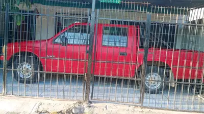 Camioneta  CHEVROLET LUV DOBLE CABINA AÑO 90 1,6.. - miniatura 3