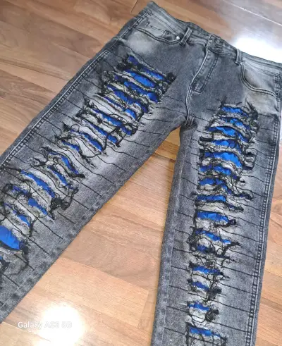 Jeans desgastados grises - miniatura 2