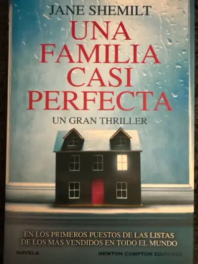 Libro Una Familia Casi Perfecta - miniatura 1