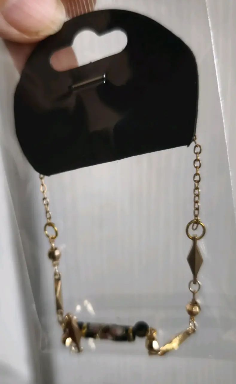 Collar dorado con cuentas verdes - 4