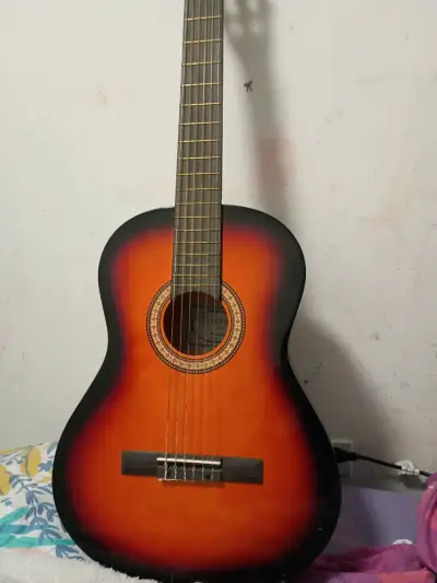 Guitarra clásica naranja y negra - miniatura 1