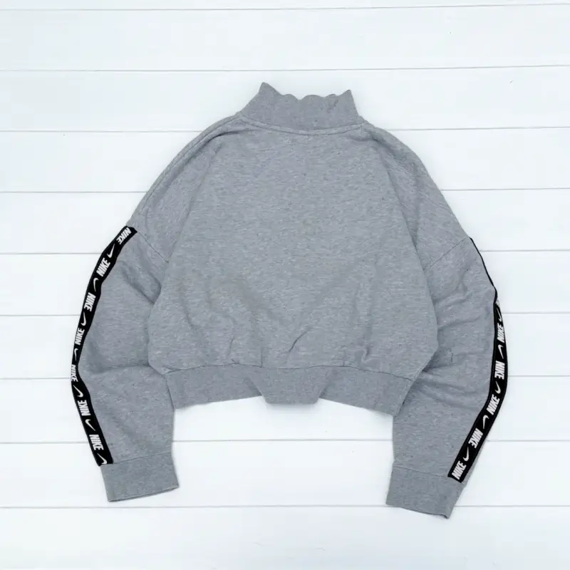 Polerón gris Nike crop - 2